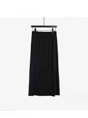 Minimalist Black Pleated Maxi Skirt